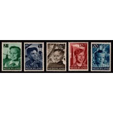 1951 Holland - AFA 575-79 - Børneforsorg - Komplet sæt - Postfrisk.